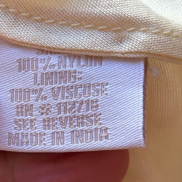 Elegant Lace Midi Dress in Gold - Picture 11 of 13